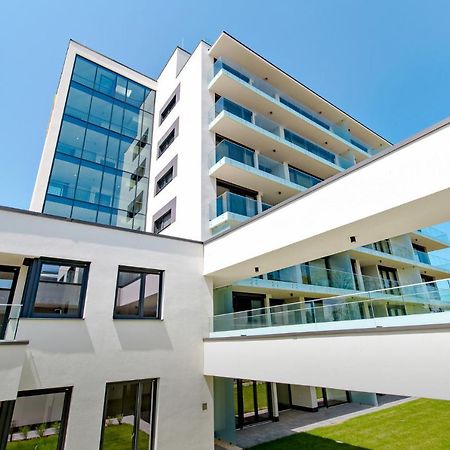 Bonnie-Premium Lelle Waterfront Private Apartment Balatonlelle Buitenkant foto