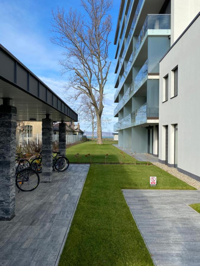Bonnie-Premium Lelle Waterfront Private Apartment Balatonlelle Buitenkant foto
