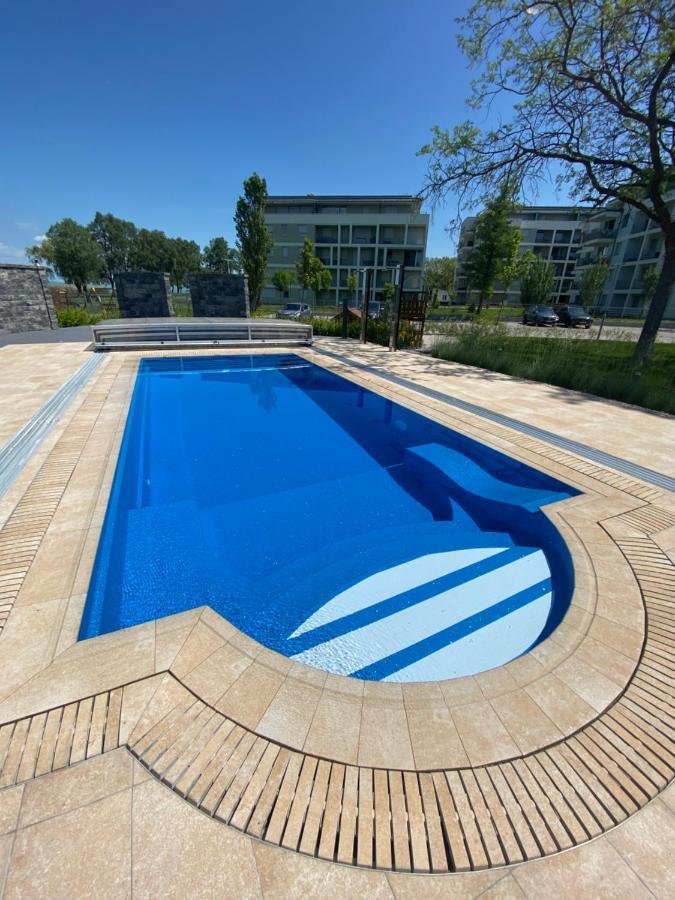 Bonnie-Premium Lelle Waterfront Private Apartment Balatonlelle Buitenkant foto