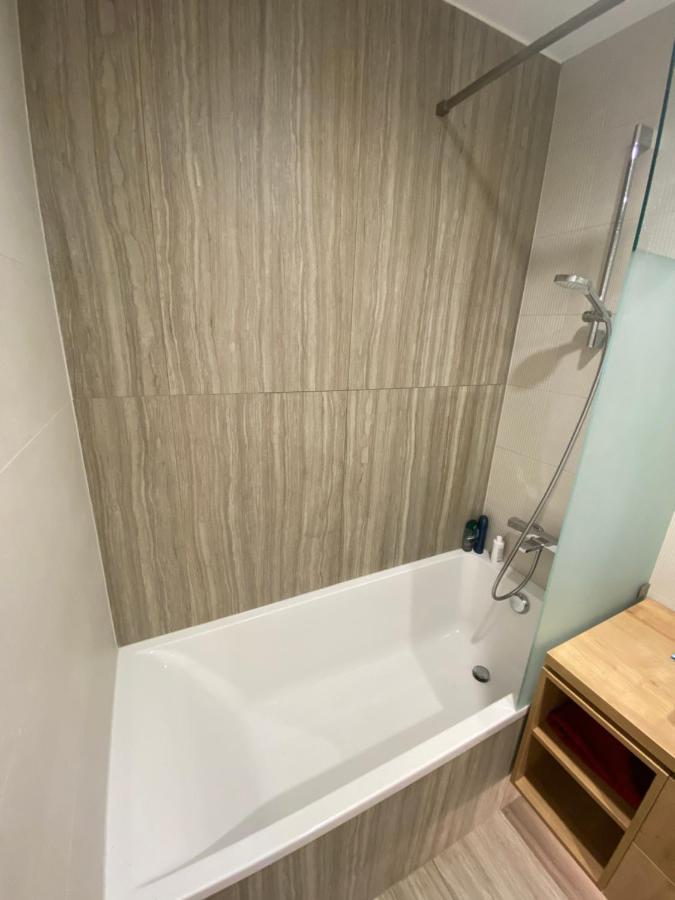 Bonnie-Premium Lelle Waterfront Private Apartment Balatonlelle Buitenkant foto