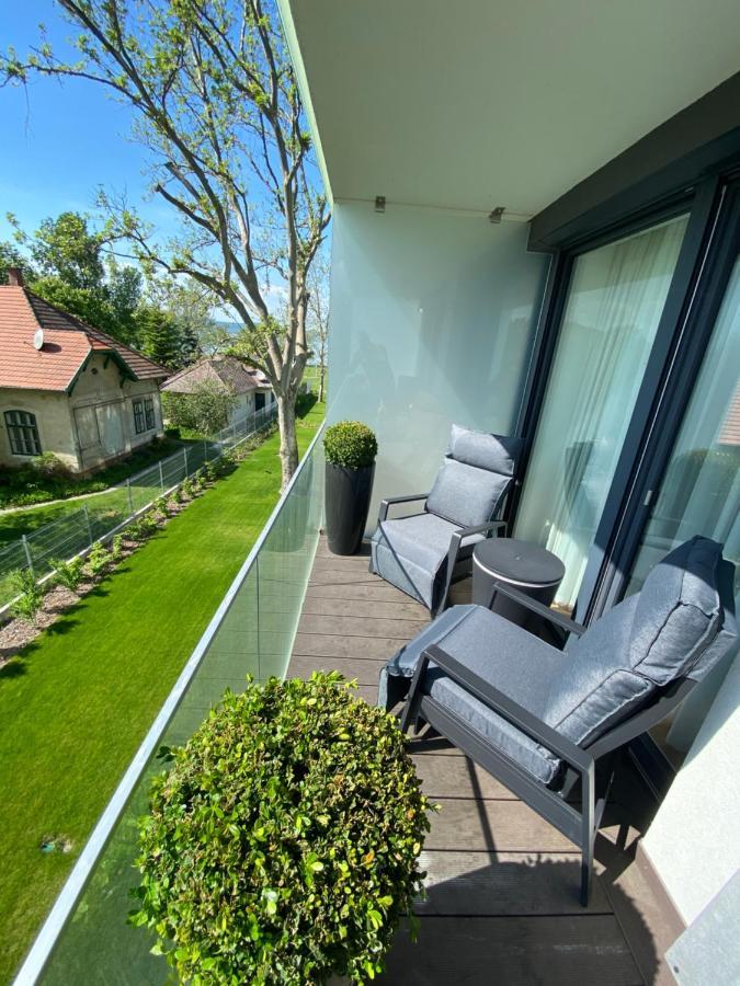 Bonnie-Premium Lelle Waterfront Private Apartment Balatonlelle Buitenkant foto
