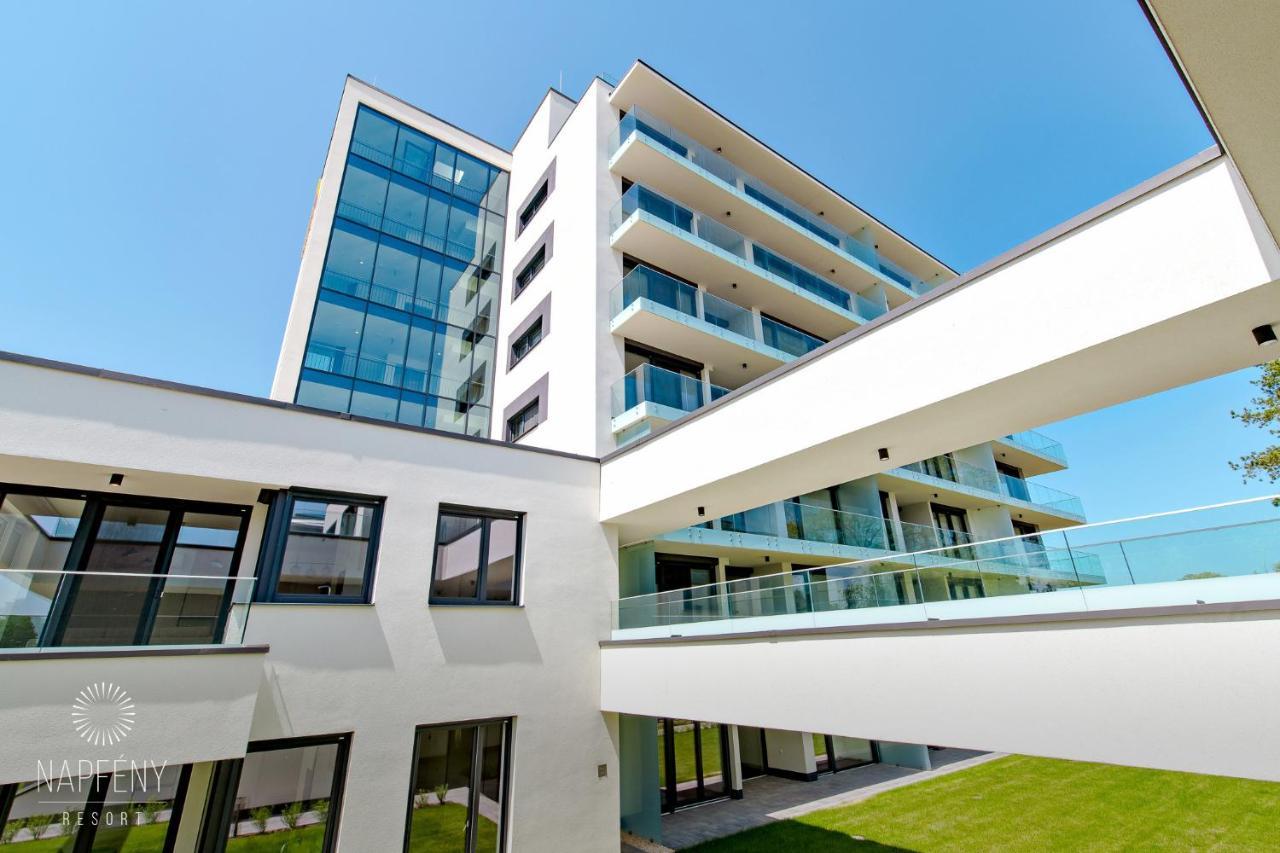 Bonnie-Premium Lelle Waterfront Private Apartment Balatonlelle Buitenkant foto